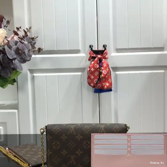 POCHETTE VUITTON FÉLICIE LOUIS 0630